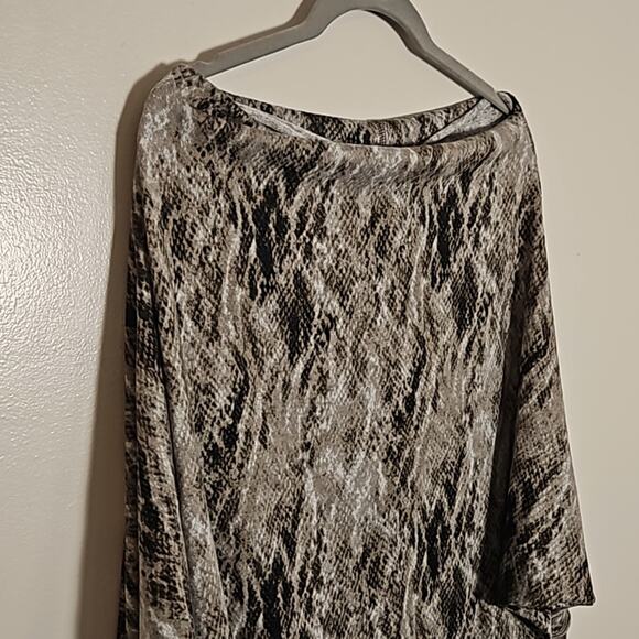 NWT Elan Snake Printed Dolman Top Sz Medium in Taupe - Picture 7 of 9